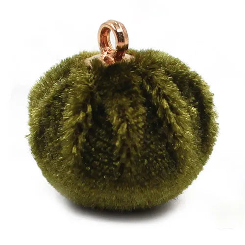 Pompón pendiente liso – Estampado Verde olivia